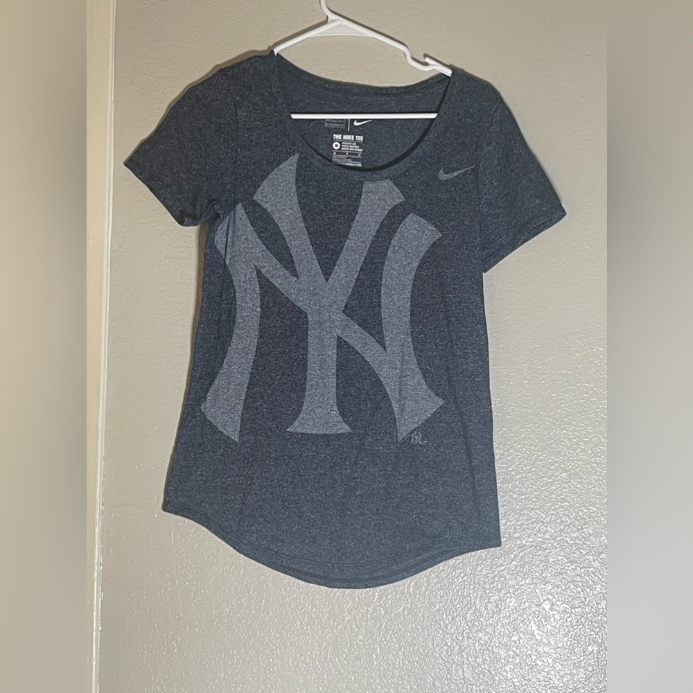 NWOT Nike New York Yankee Tee